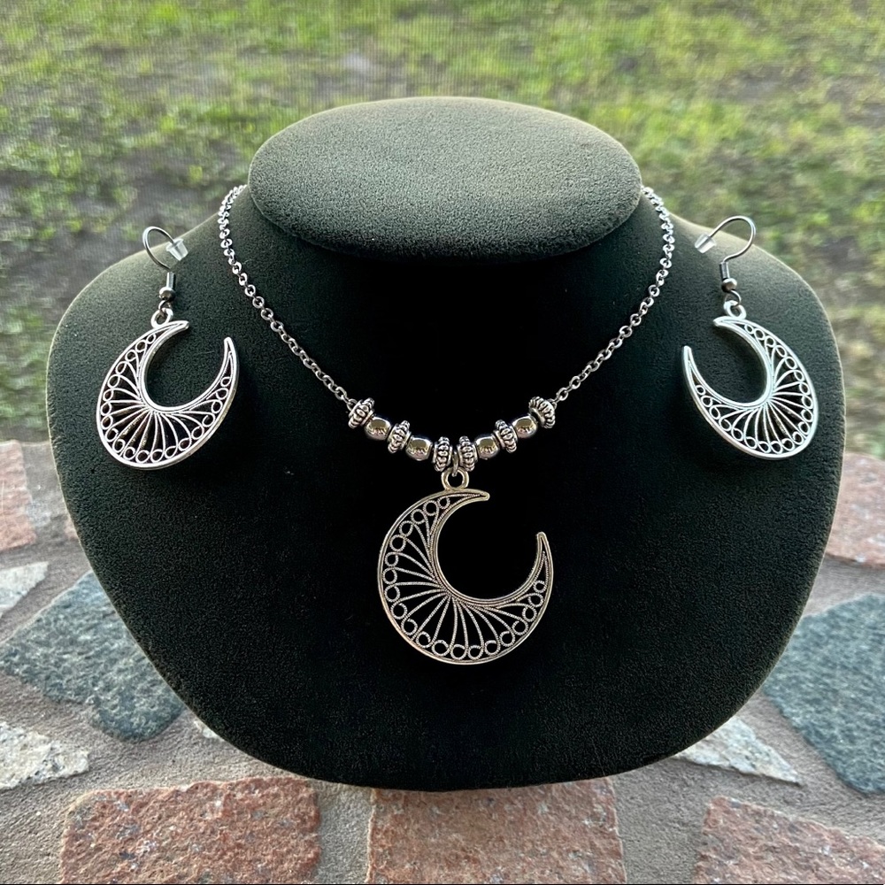 Crecent moon necklace and earrings . Silver boho set lunula moon design - Picture 10 of 13